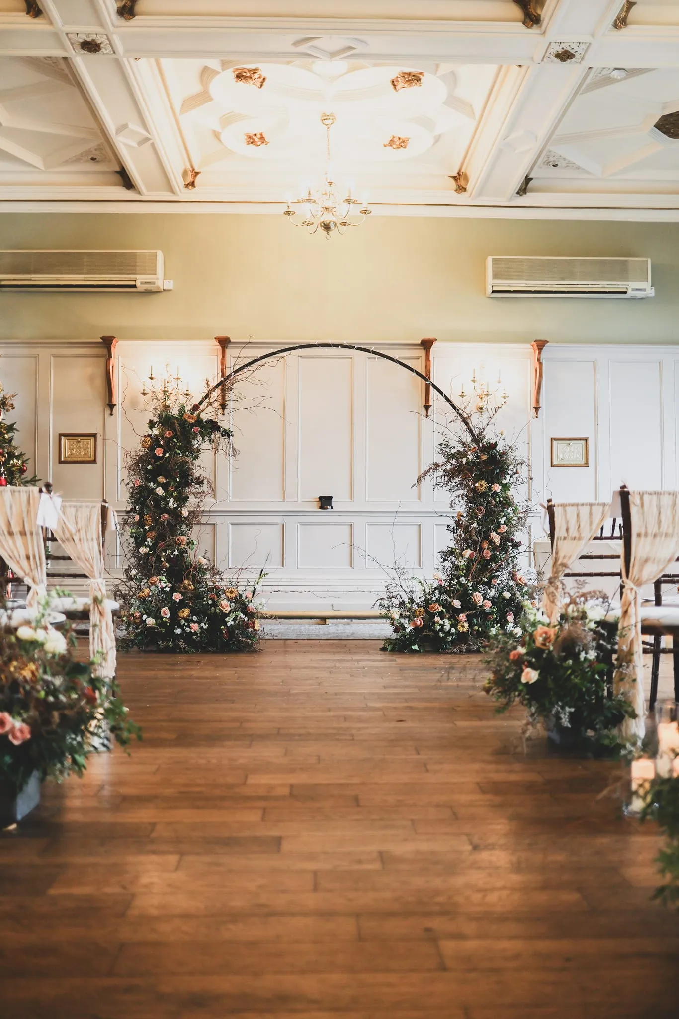 Seasonal wedding flowers